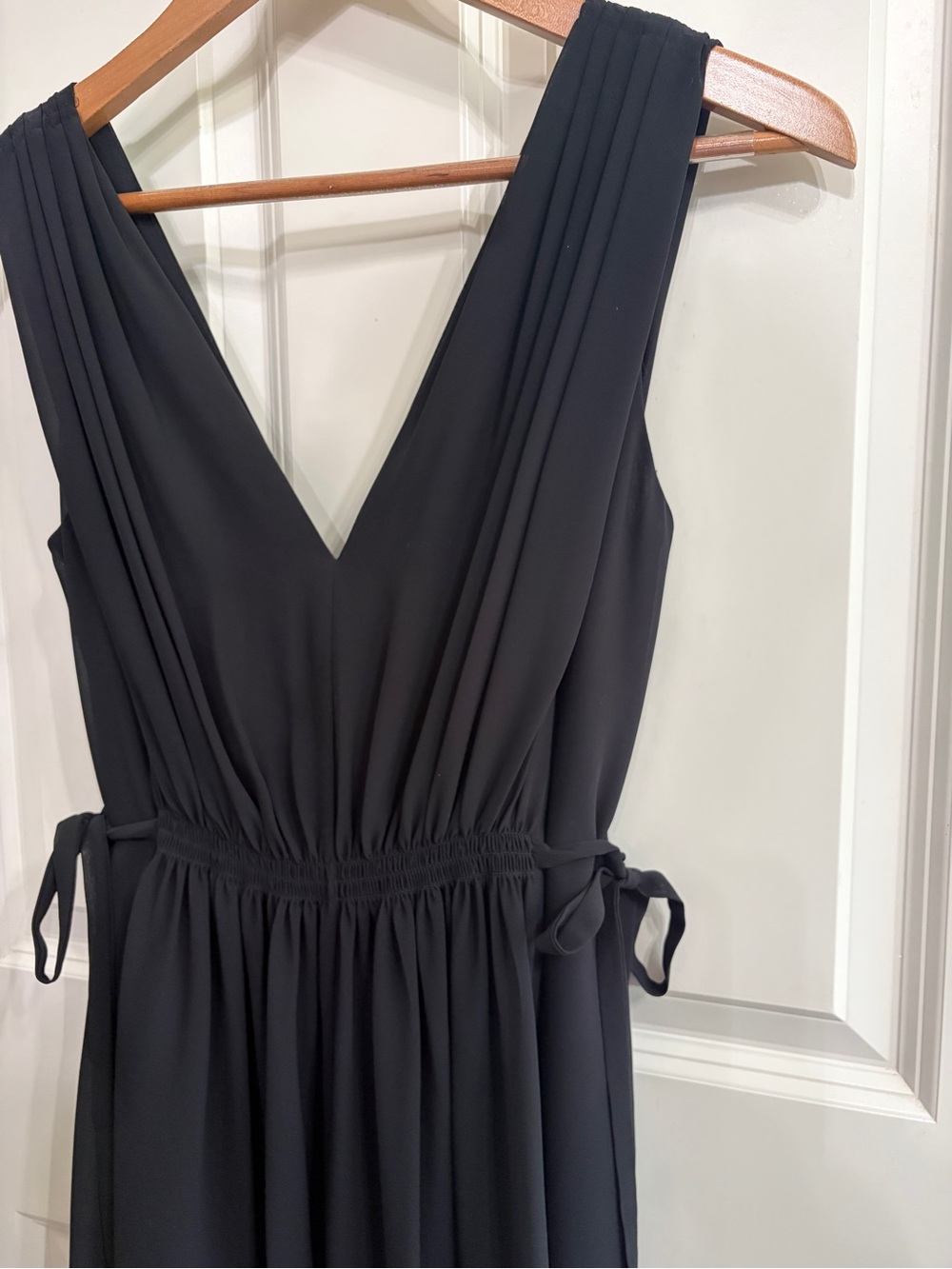 HD in Paris Black V-Neck Sleeveless  Dress size 4 Adjustable waist w side ties - Picture 4 of 11